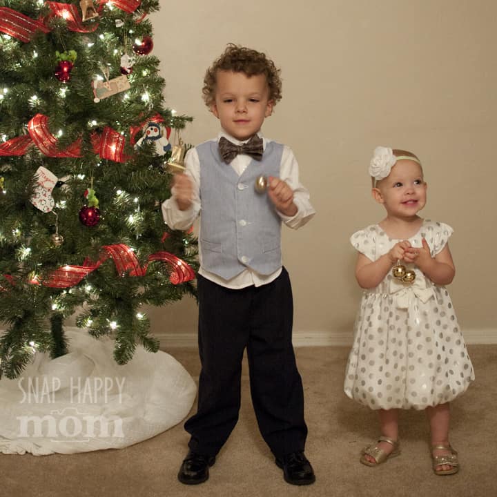 How To Take WHIMSICAL Christmas Tree Pictures With Kids
