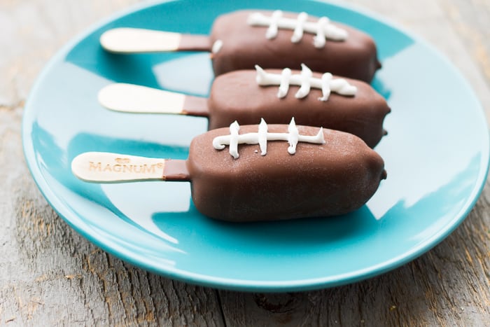 Super Bowl Dessert Recipe: Ice Cream Bar Footballs *These are too cute. Saving this for later.