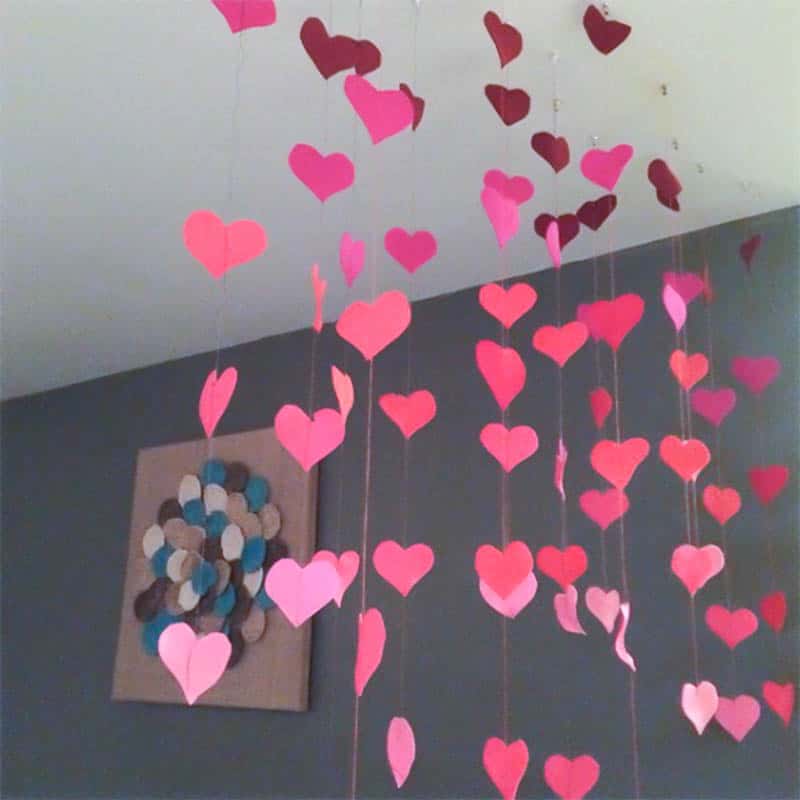 Felt Heart Garland // Simple Sewing DIY for Valentine's Day *Love this kid-friendly craft