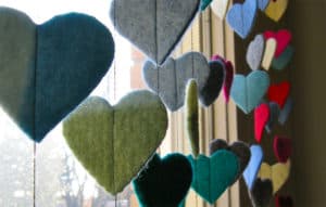 Felt Heart Garland // Simple Sewing DIY for Valentine's Day *Love this kid-friendly craft