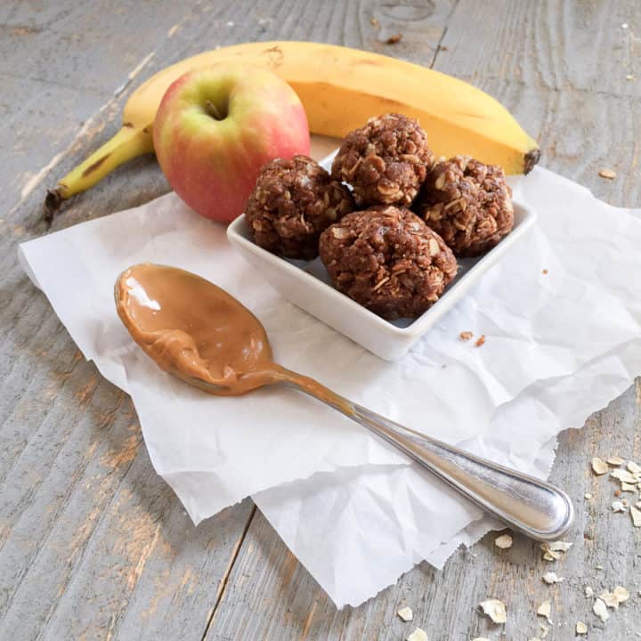 These no-bake snack bites are the perfect punch of protein. This cocoa-peanutbutter energy ball recipe tastes like a healthy Resse's peanut butter cup. The kids love em! *So trying these. Perfect for after school.