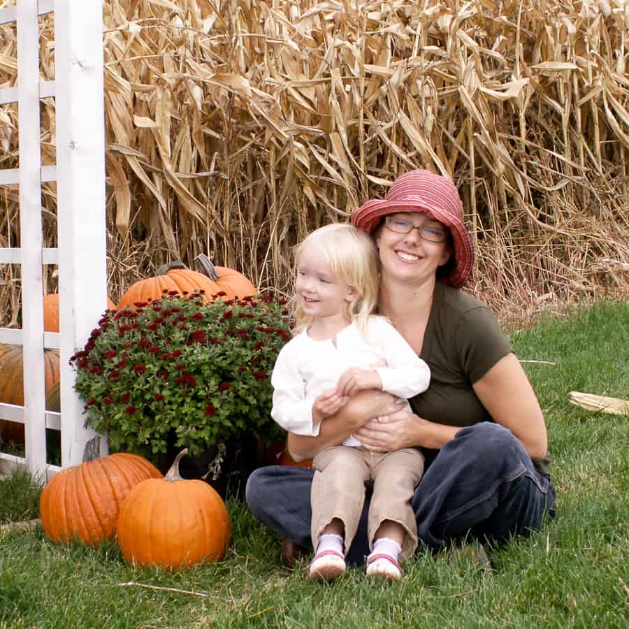 20 Fun Fall Activities For Kids That Moms Will Secretly Love: Unique and family-friendly autumn activities and children and adults will love *This is a great list. Saving it for later. Love this.