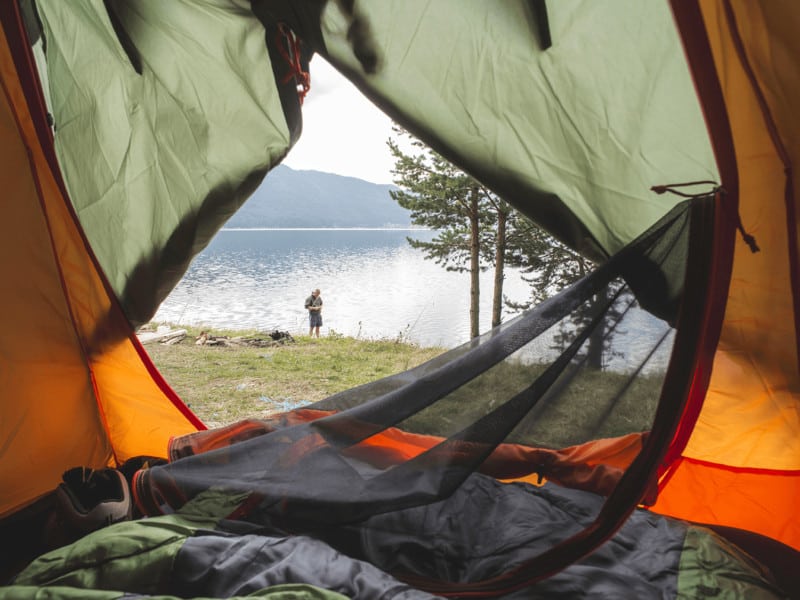 Camping isn’t really a vacation, but it makes for good memories. Being unprepared can make camping challenging. Ensure your next trip is awesome. This list of family camping tips is a must-read for parents planning an outdoor vacation. *So simple and brilliant. Saving this for our summer trip.