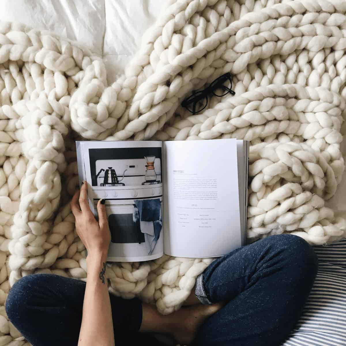 5 Tips for Planning a Cozy Hygge Party - Ditch the winter blues by pausing to celebrate slow at a cozy party with friends and family *Love these planning tips