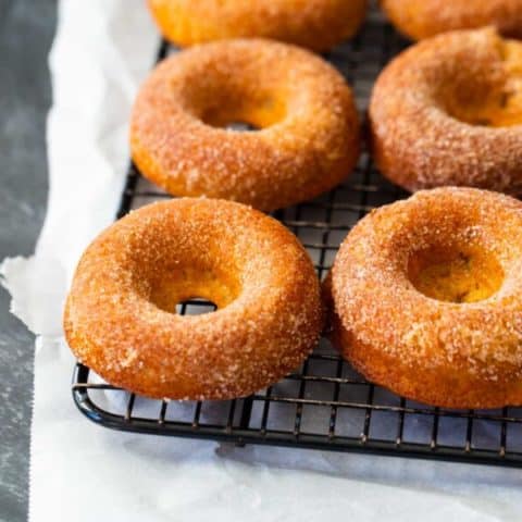 Baked Apple Cider Donuts With Classic Cinnamon and Sugar Coating: This recipe is a MUST TRY autumn family tradition #recipe #donuts *Love these ideas and how easy these baked donuts look!